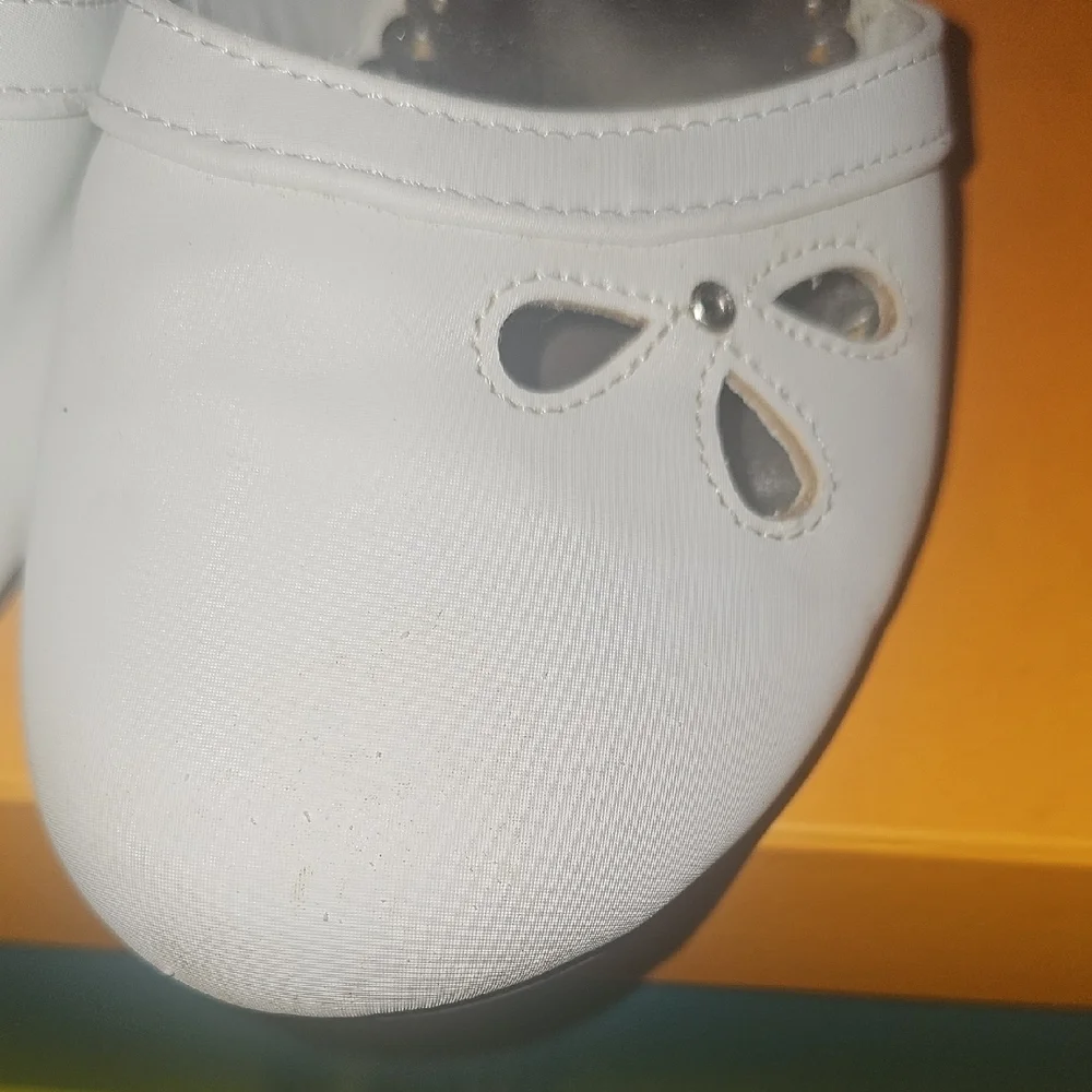 Smart Fit Girls White Flats with Cutout Design Size 3W